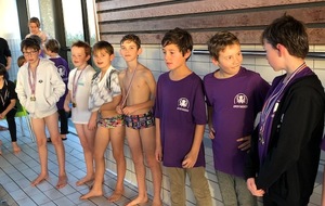 Rémy, Soen, Noé, Noah / 1ier au relais messieurs 4x50NL